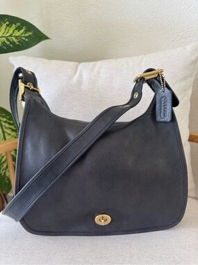 Vintage Coach Legacy Crescent Saddle Black Leather Shoulder Turnlock Bag #9718